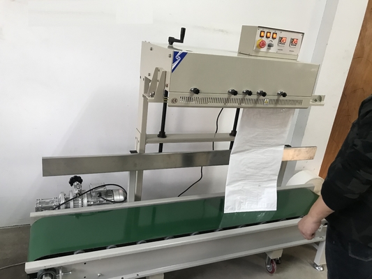 Sigillazione efficiente dei sacchi con la macchina automatica continua e i pezzi di ricambio dopo il servizio