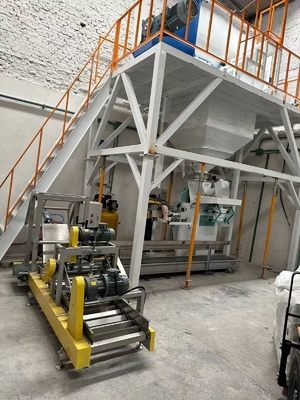 precisione Macchina semiautomatica di imballaggio in polvere nera di carbonio per sacchetti di riempimento da 20 kg a 50 kg